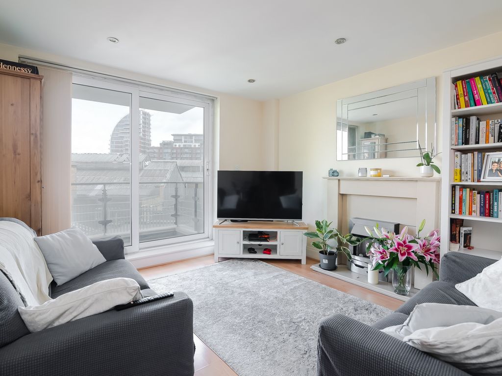 2 bed flat for sale in Omega House, Smugglers Way, Wandsworth SW18, £449,950