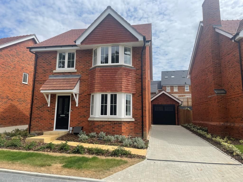 4 bed detached house to rent in Wokingham, Berkshire RG40, £2,800 pcm