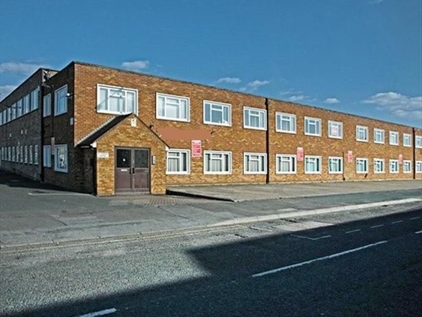 Serviced office to let in Waltham Cross, Waltham Cross EN8, £24,000 pa