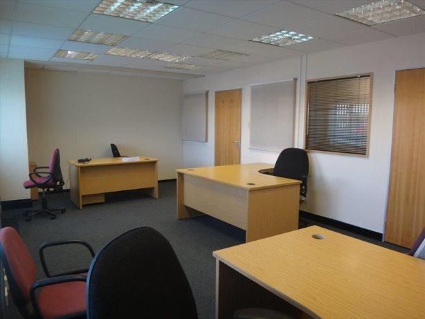 Serviced office to let in Waltham Cross, Waltham Cross EN8, £10,800 pa