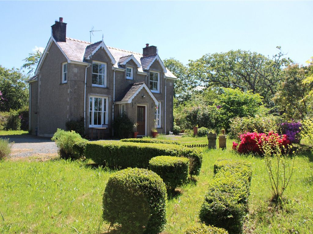2 bed detached house for sale in Pentrefelin, Criccieth, Gwynedd LL52, £360,000