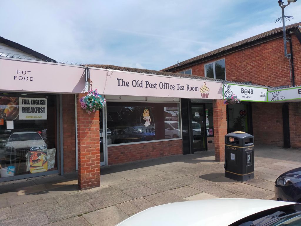 Retail premises to let in Ince Lane, Elton CH2, £7,950 pa