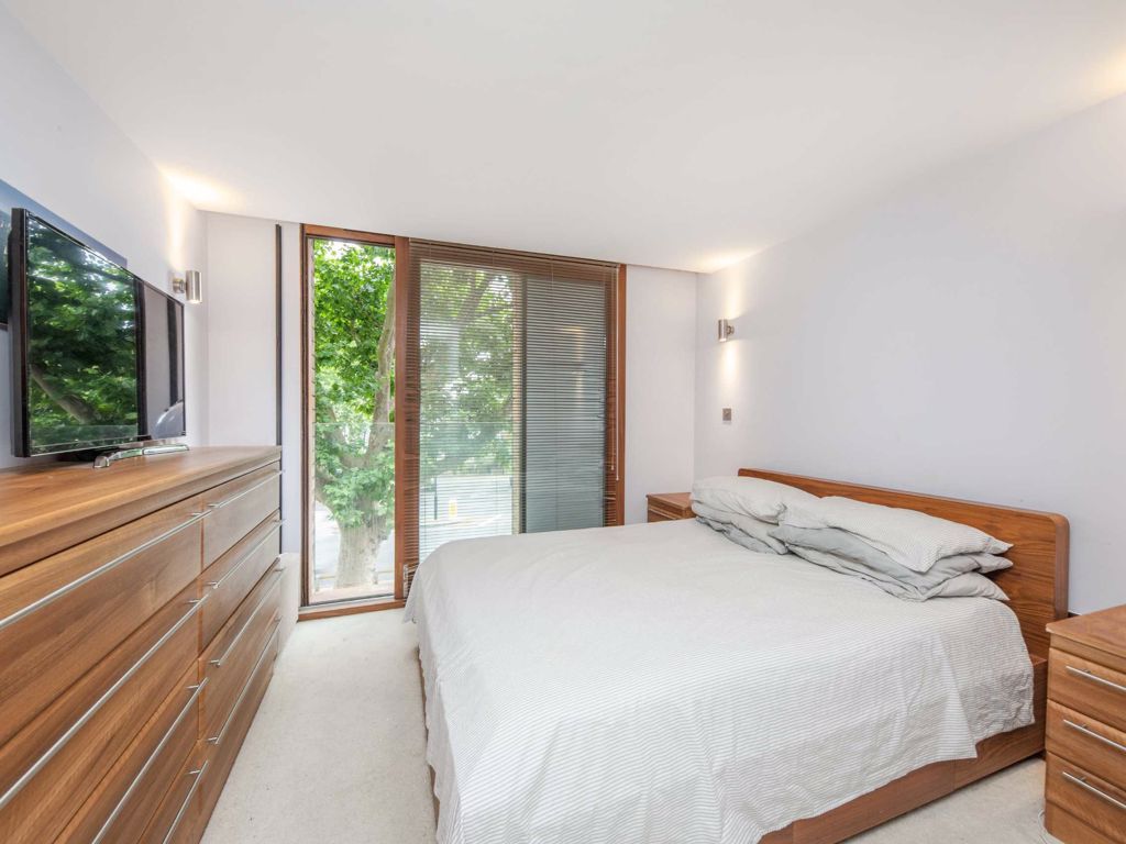 1 bed flat for sale in Lower Mortlake Road, Kew, Richmond TW9, £425,000
