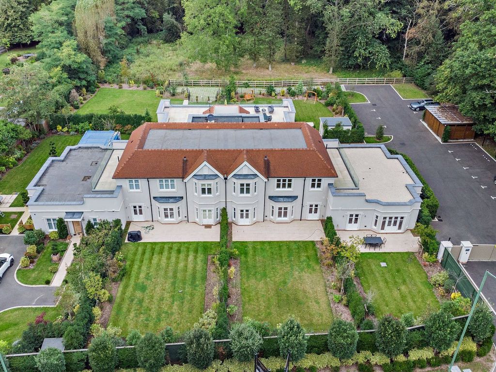 New home, 2 bed flat for sale in Sunningdale Villas, London Road, Sunningdale, Berkshire SL5, £849,950