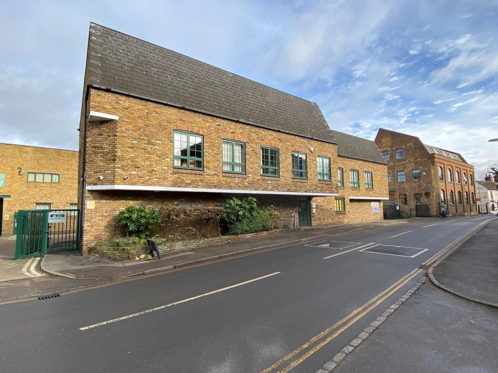Office to let in Summer Road, Thames Ditton KT7, Non quoting