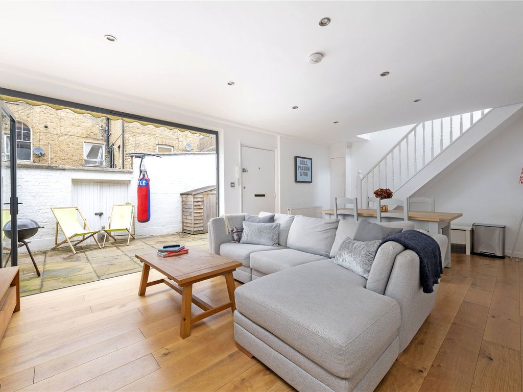 2 bed detached house for sale in Garfield Mews, London SW11, £699,995