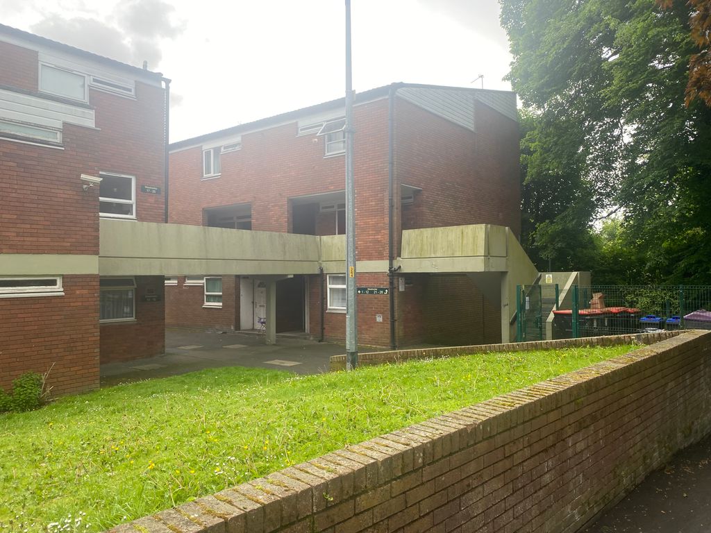 3 bed flat for sale in Meadowlea, Madeley, Telford TF7, £97,500