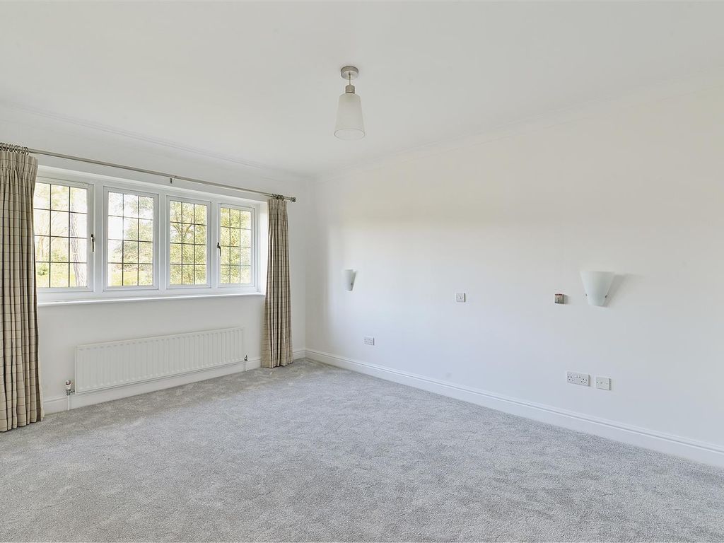 4 bed detached house to rent in Aldersey Road, Guildford GU1, £4,250 pcm