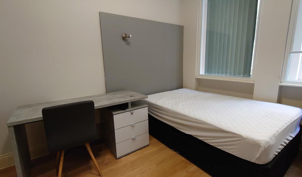 5 bed shared accommodation to rent in Guildhall Walk, Portsmouth PO1, £650 pcm