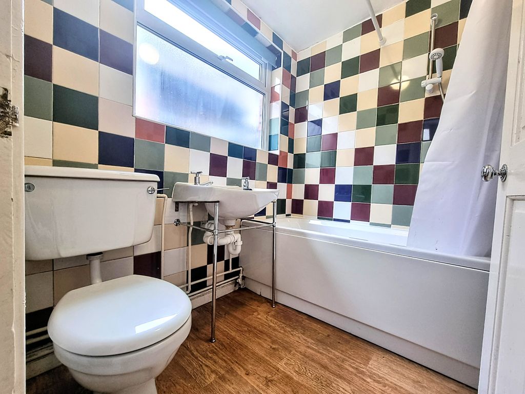 4 bed terraced house to rent in Heath Crescent, Graigwen, Pontypridd CF37, £850 pcm