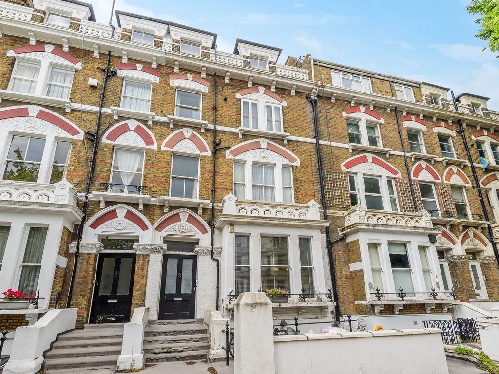 2 bed flat for sale in Holland Road, London W14, £800,000