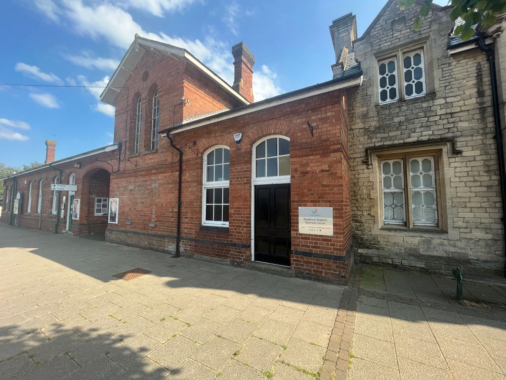 Office to let in Station Road, Sleaford NG34, £10,000 pa