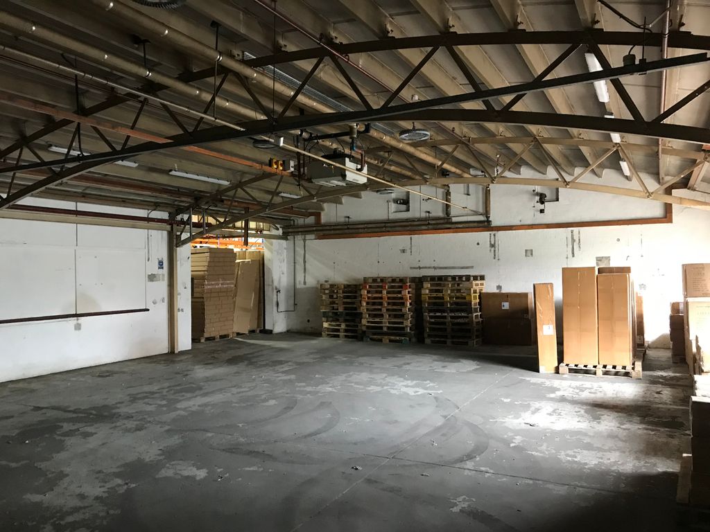 Warehouse to let in Exning Road, Newmarket CB8, £300,000 pa