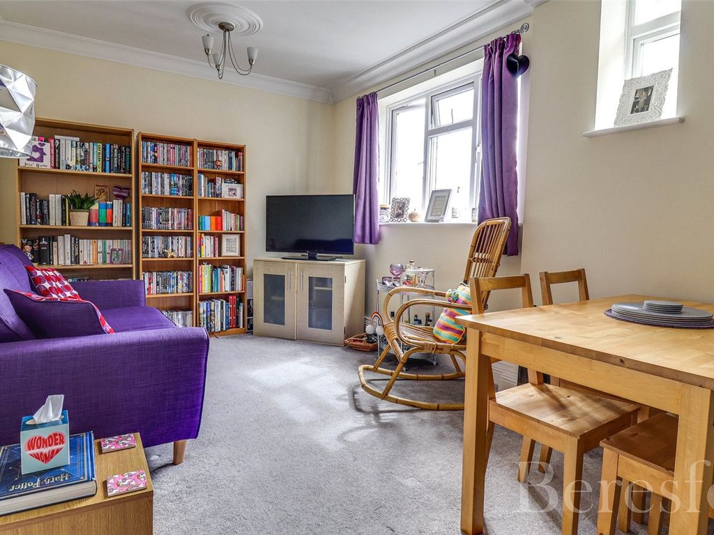 1 bed flat for sale in Crown Street, Brentwood CM14, £175,000