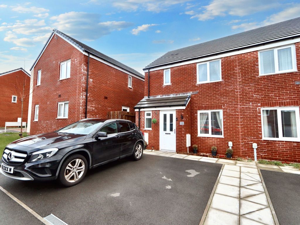 3 bed semi-detached house for sale in Cae