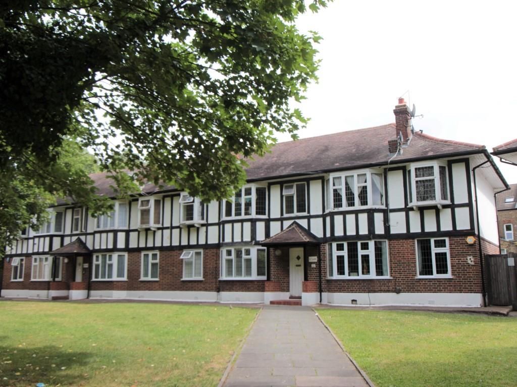 2 bed flat for sale in Tudor Court, Walthamstow, London E17, £360,000