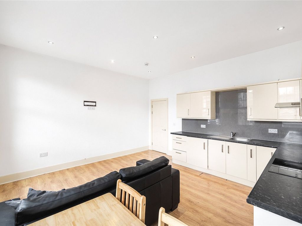 2 bed flat to rent in North End Road, London SW6, £1,900 pcm