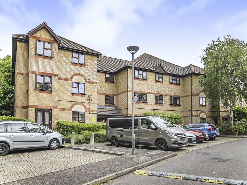 1 bed flat for sale in Alexander Court, Hannay Lane, London N8, £380,000