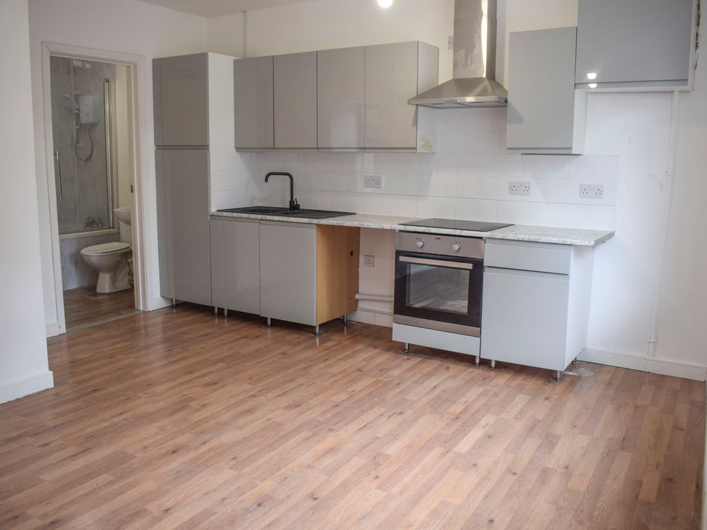 1 bed flat to rent in East Road, Tylorstown CF43, £500 pcm