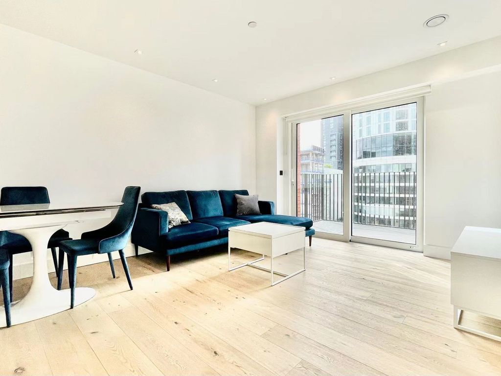 1 bed flat for sale in Exchange Gardens, London SW8, £630,000