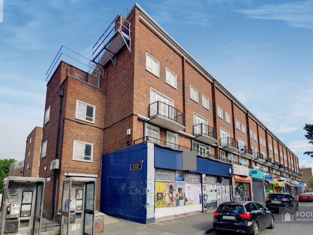 3 bed maisonette for sale in Camberwell Road, London SE5, £425,000