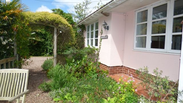 Room to rent in Elm Grove Road, Topsham, Exeter EX3, £850 pcm