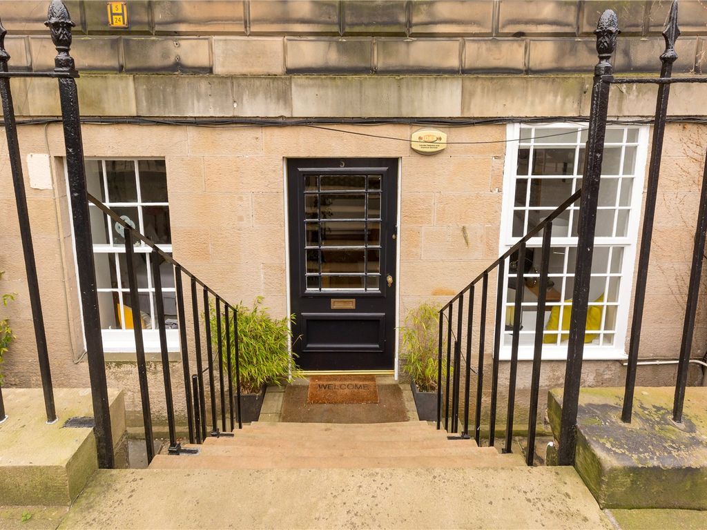 2 bed flat to rent in Northumberland Place, Edinburgh EH3, £1,650 pcm