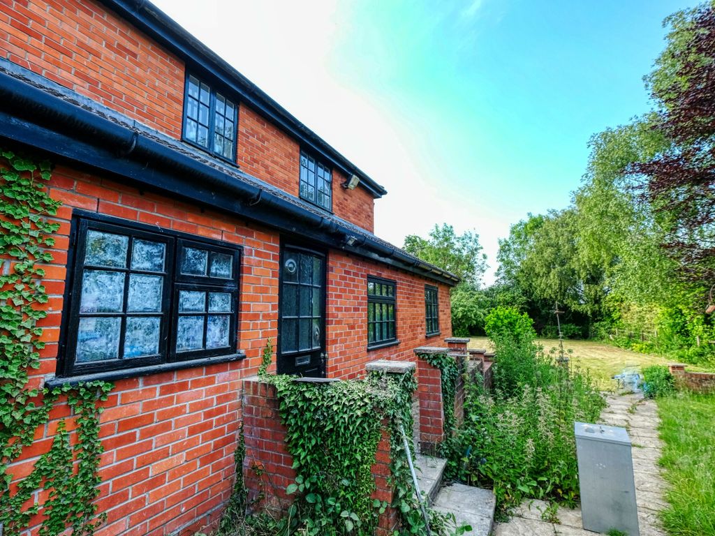 5 bed detached house for sale in Church Road, Deopham NR18., £575,000
