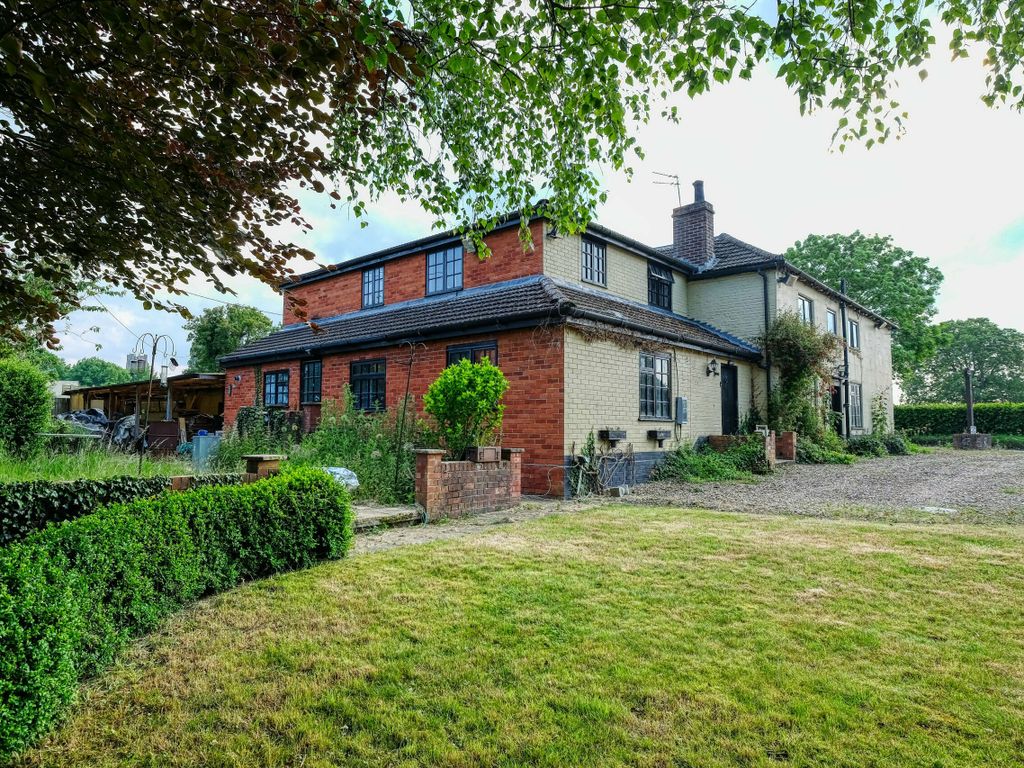 5 bed detached house for sale in Church Road, Deopham NR18., £575,000