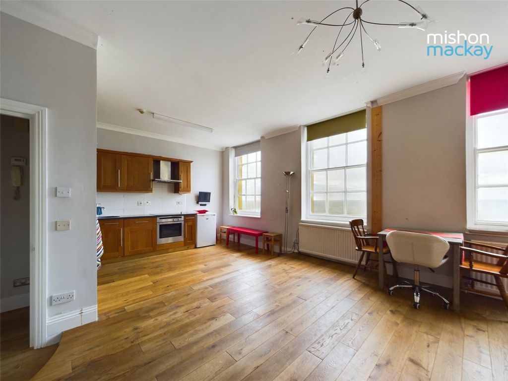 1 bed flat for sale in Brunswick Terrace, Hove, East Sussex BN3, £375,000