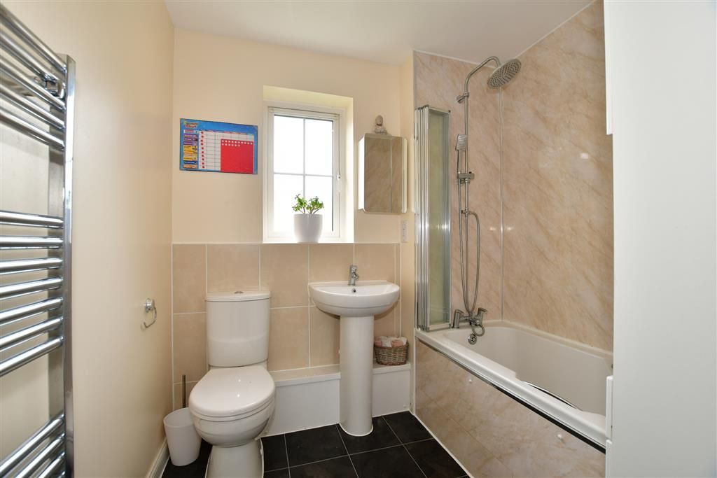 2 bed flat for sale in Bow Arrow Lane, Dartford, Kent DA2, £260,000