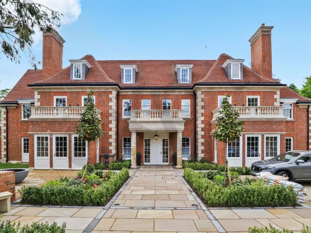 3 bed flat for sale in The Bishops Avenue, Hampstead Garden Suburb, East Finchley, Highgate North London N2, £1,650,000