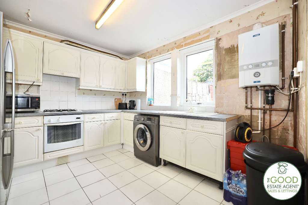 3 bed terraced house for sale in Chandler Road, Loughton IG10, £450,000