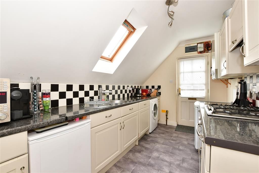 1 bed flat for sale in The Broadway, Totland Bay, Isle Of Wight PO39, £140,000