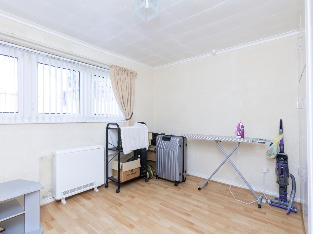 2 bed flat for sale in Somerset Avenue, Leicester LE4, £129,995