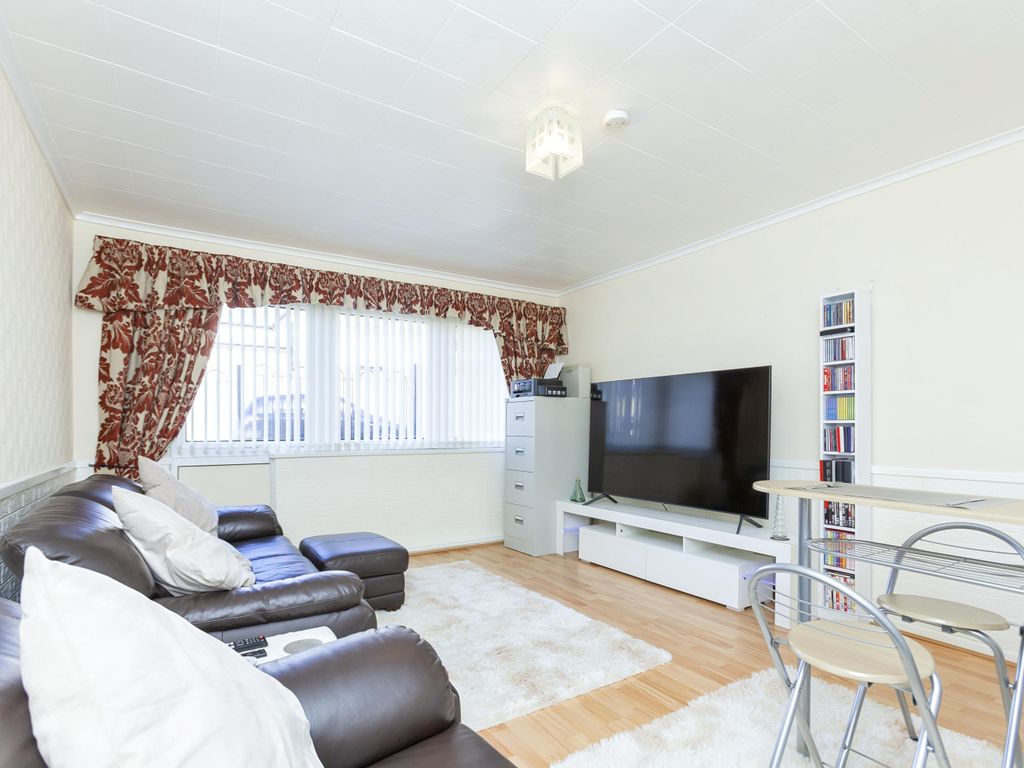 2 bed flat for sale in Somerset Avenue, Leicester LE4, £129,995