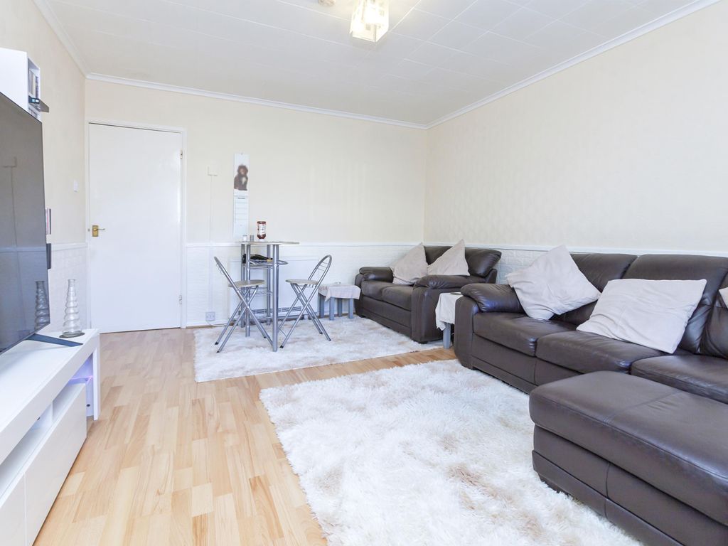 2 bed flat for sale in Somerset Avenue, Leicester LE4, £129,995