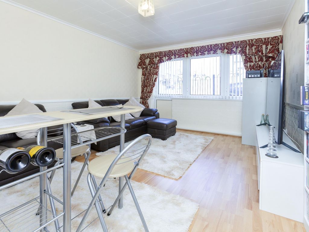 2 bed flat for sale in Somerset Avenue, Leicester LE4, £129,995