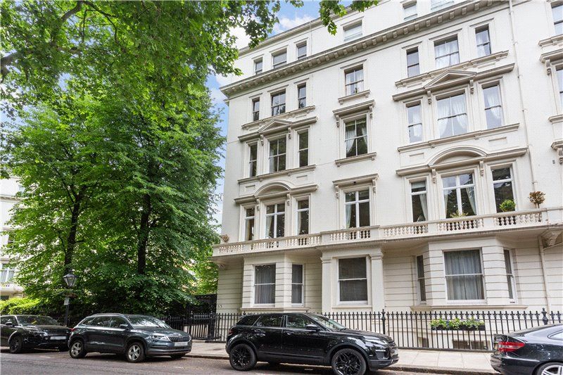 2 bed flat for sale in Stanhope Gardens, London SW7, £800,000