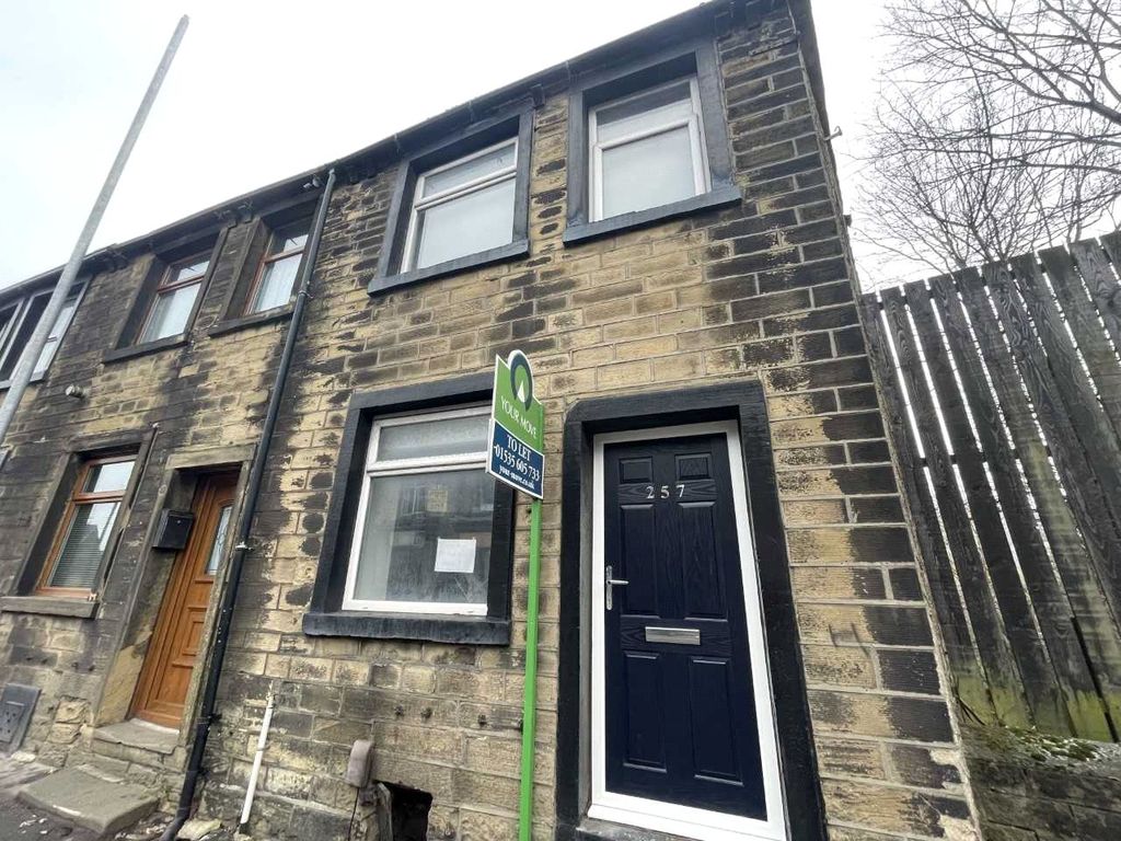 End terrace house to rent in South Street, Keighley, West Yorkshire BD21, £450 pcm