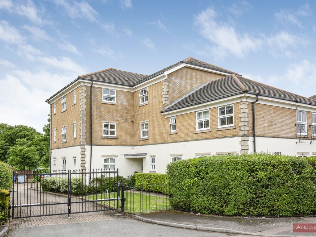 2 bed flat for sale in Sycamore Court, 203 Great North Way, London NW4, £369,950