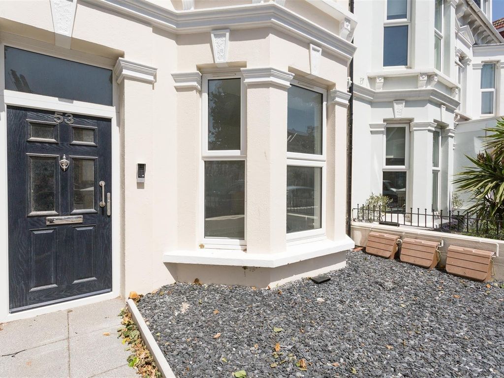 2 bed flat to rent in Portland Road, Hove BN3, £1,600 pcm