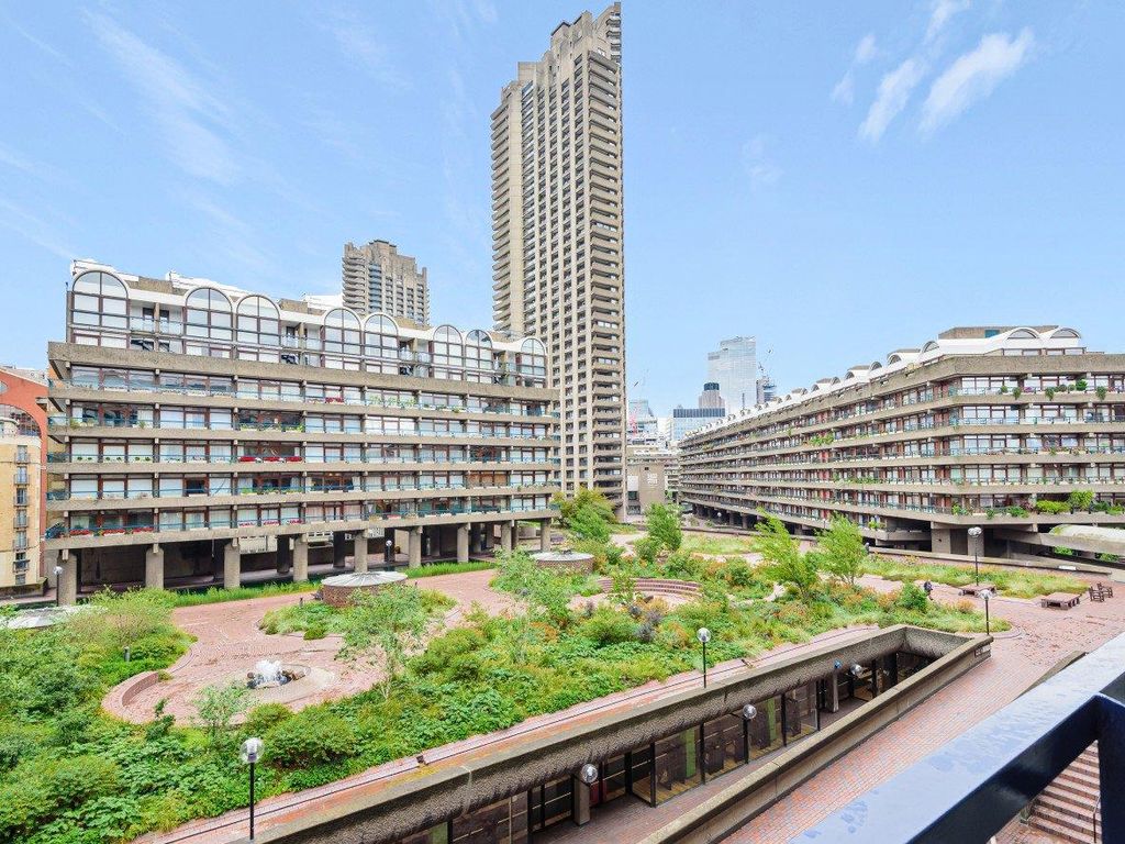 1 bed flat for sale in Barbican, London EC2Y, £475,000
