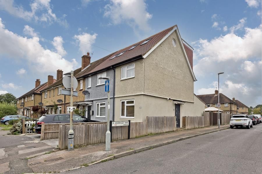 3 bed terraced house to rent in Ardingly Way, Surbiton KT6, £2,250 pcm