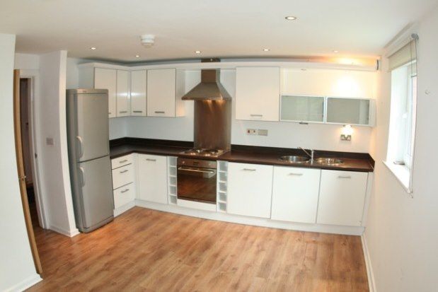 2 bed flat to rent in Frappell Court, Warrington WA2, £800 pcm