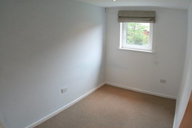 2 bed flat to rent in Frappell Court, Warrington WA2, £800 pcm