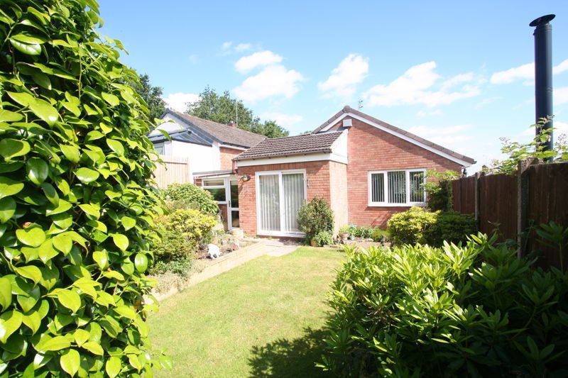 2 bed detached bungalow for sale in Stourbridge, Wollaston, Wolverley Avenue DY8, £360,000