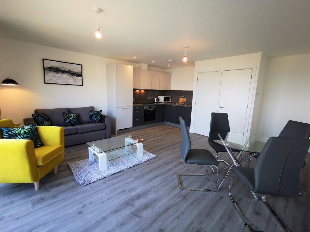 2 bed flat to rent in George Street, Ashford TN23, £1,450 pcm