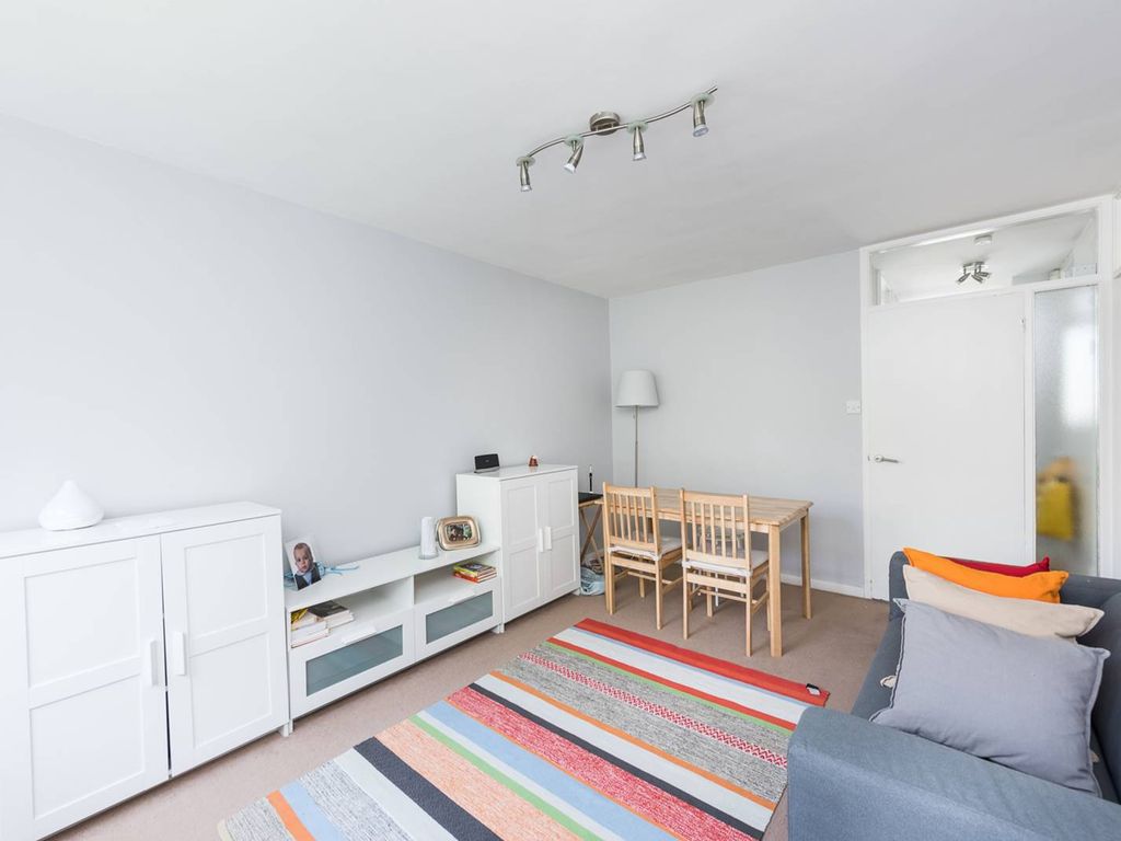 1 bed flat for sale in Churchill Gardens, Pimlico, London SW1V, £460,000
