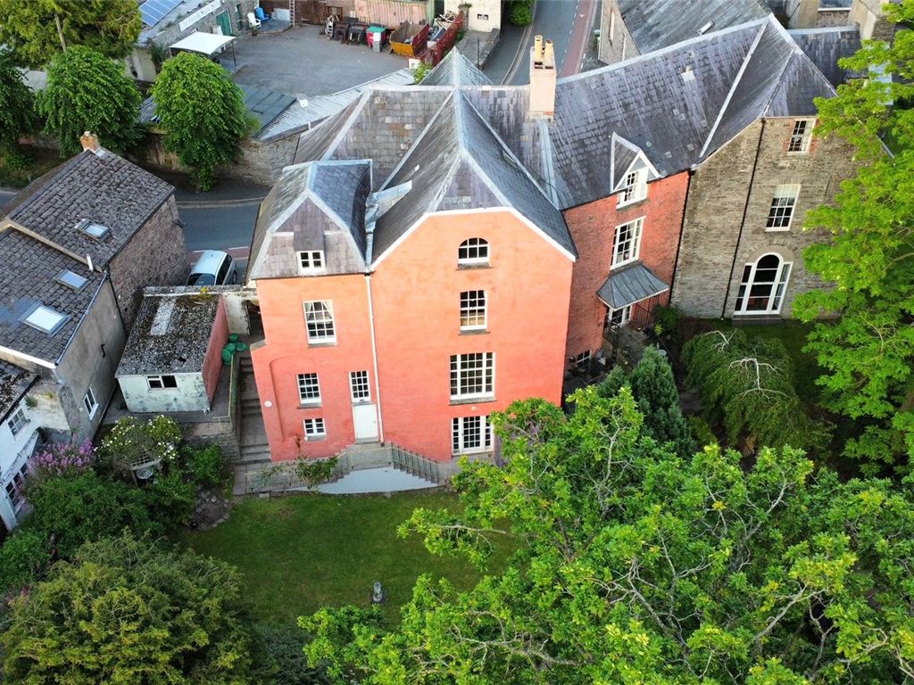 6 bed end terrace house for sale in Glamorgan Street, Brecon, Powys LD3, £545,000